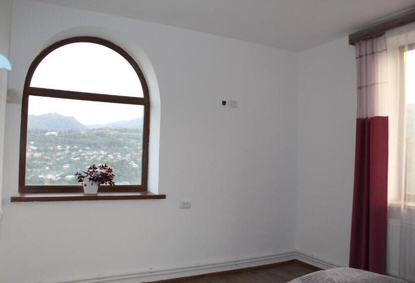 غرفة قياسية فردية, Bears And Berries