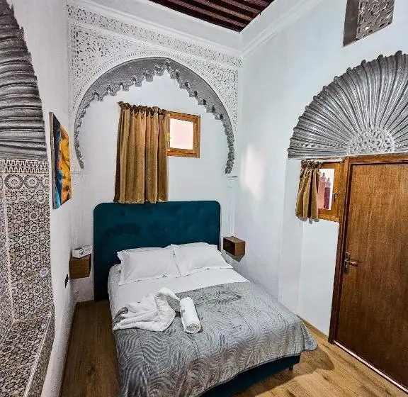 اتاق اکونومی, Dar Saba