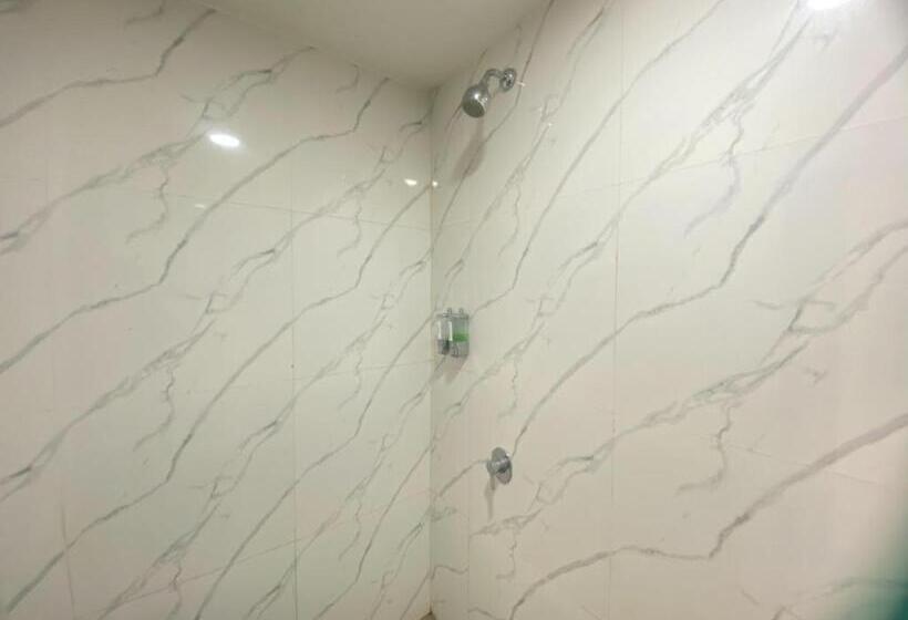 스탠다드 룸, Urbanview Hotel Medio Inn Palu By Reddoorz