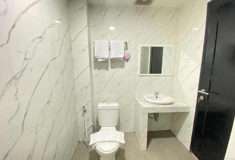 标准间, Urbanview Hotel Medio Inn Palu By Reddoorz