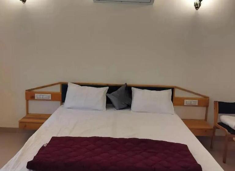 Deluxe Rum, Somnath Inn