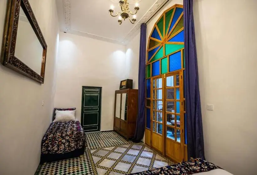 اتاق راحتی سه تخته, Dar Usham Fes