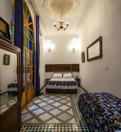اتاق راحتی سه تخته, Dar Usham Fes