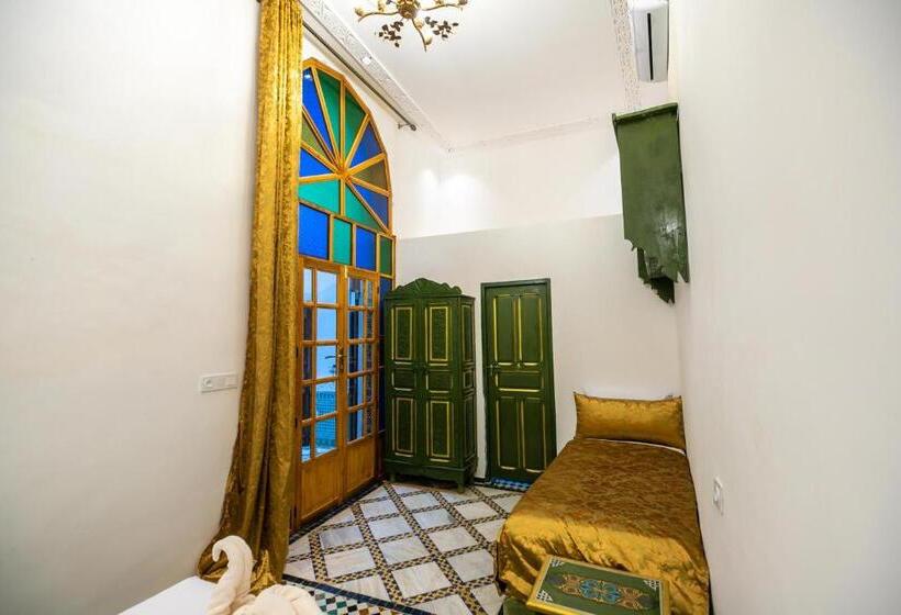 اتاق استاندارد سه نفره, Dar Usham Fes