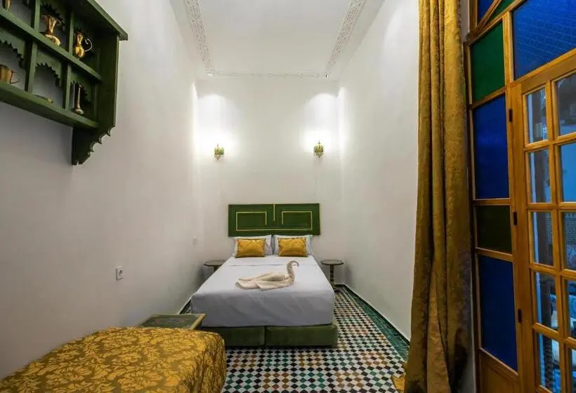 اتاق استاندارد سه نفره, Dar Usham Fes