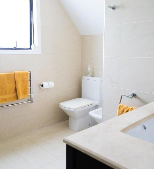 اتاق استاندارد چهار تخته, Forest Waters