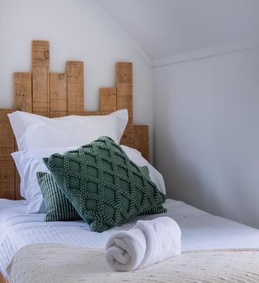 اتاق استاندارد چهار تخته, Forest Waters