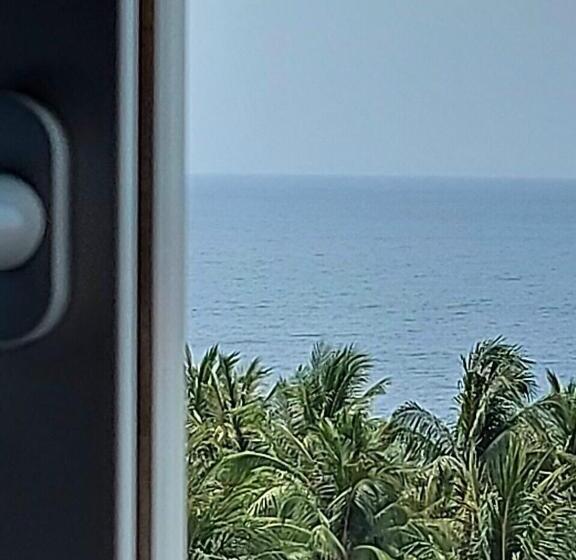 اتاق لوکس با بالکن, Victoria Homestay 63 Tran Hung Dao 1 Minute Walking To Beach