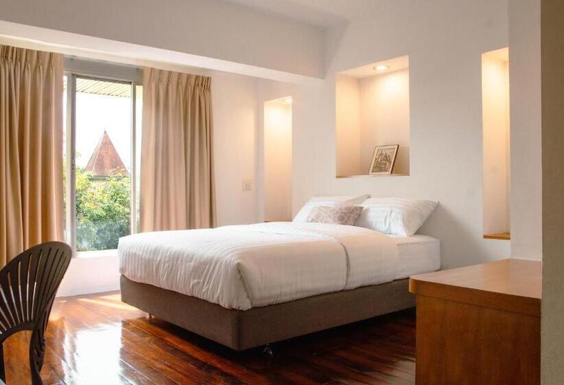 اتاق لوکس, Alley & Pier