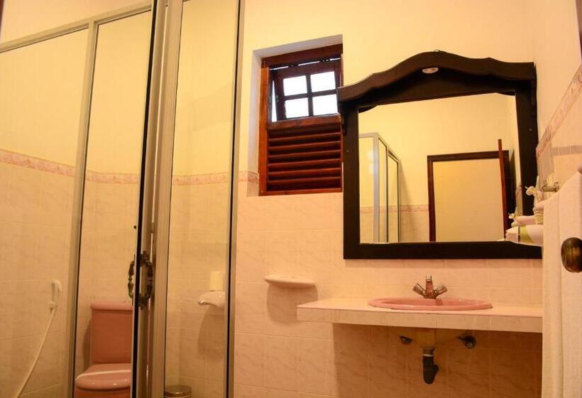 חדר סטנדרט, Hikka Bliss