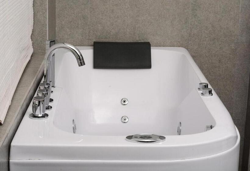 חדר דלוקס, Hikka Bliss