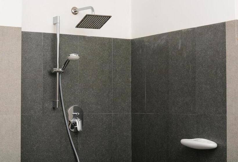 Quarto Deluxe, Hikka Bliss