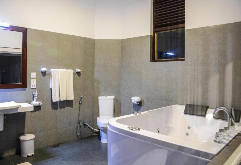 חדר דלוקס, Hikka Bliss