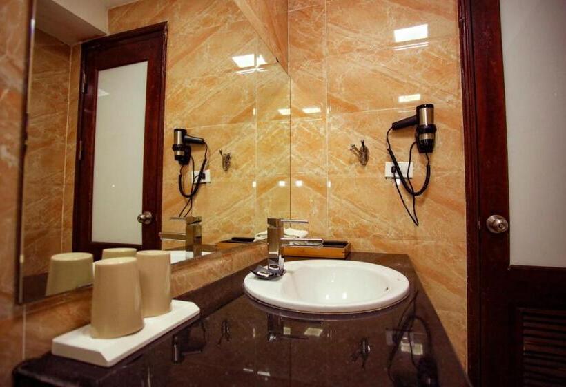 اتاق لوکس با تخت بزرگ, North Star