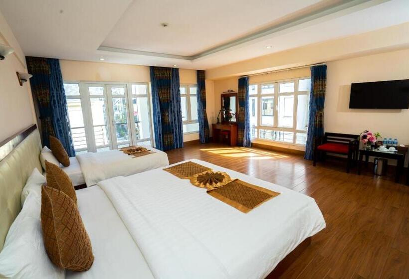 اتاق استاندارد سه تخته با بالکن, North Star