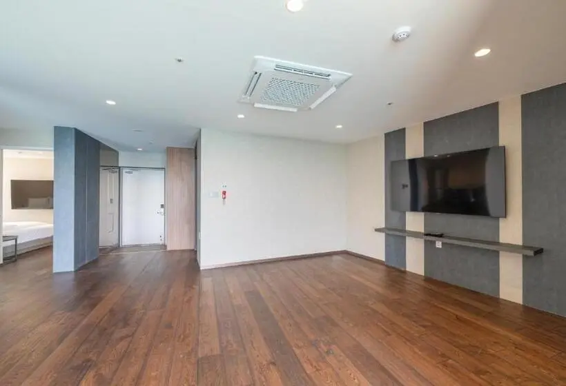 Suite mit Meerblick, Sharp & Flat