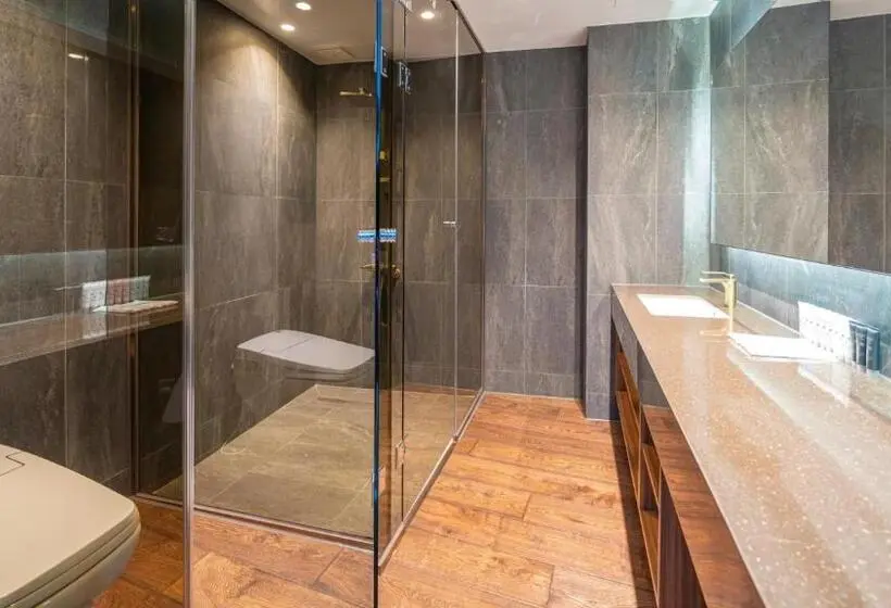 Suite mit Meerblick, Sharp & Flat