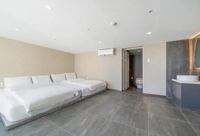 Suite mit Meerblick, Sharp & Flat