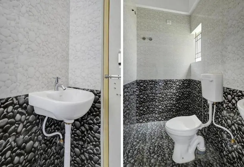 Classic Kolmen Hengen Huone, Oyo Hotel Bungalow Inn Lodging & Boarding