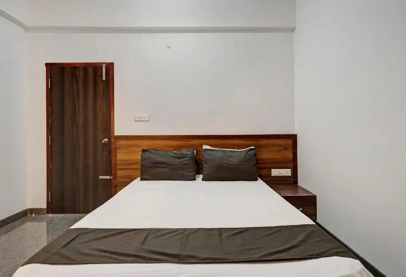 Classic Kolmen Hengen Huone, Oyo Hotel Bungalow Inn Lodging & Boarding