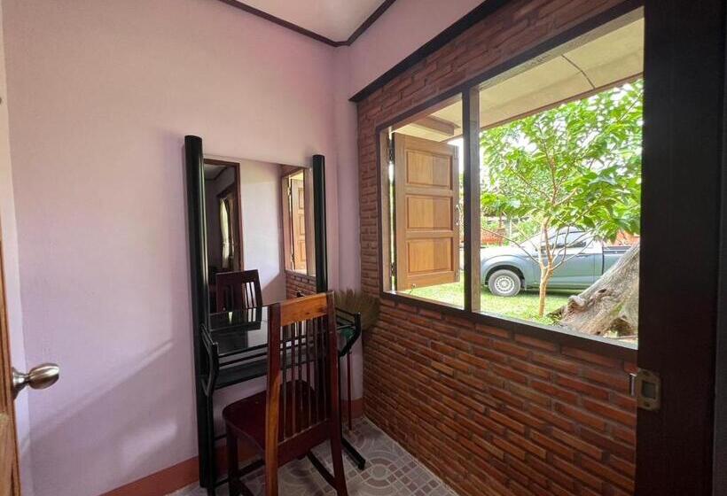 חדר דלוקס יחיד, Phet Ban Suan