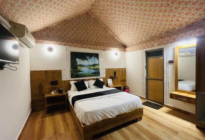 带阳台的豪华间, Santkrupa Villa Resort