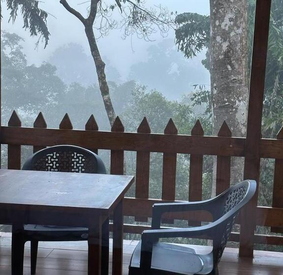 חדר סטנדרט לשלושה עם נוף לגינה, Coorg Jungle Mist