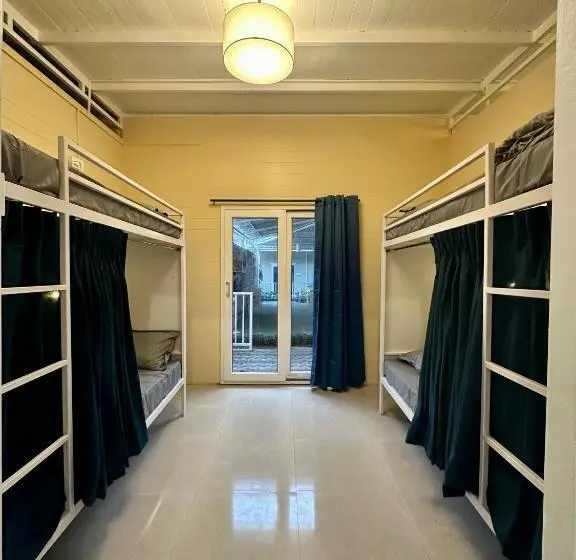 Cama em Quarto Partilhado, Coco Hostel Goa