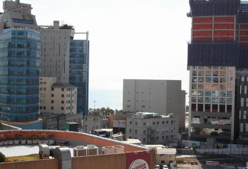 سوئیت با تخت بزرگ, Raviens