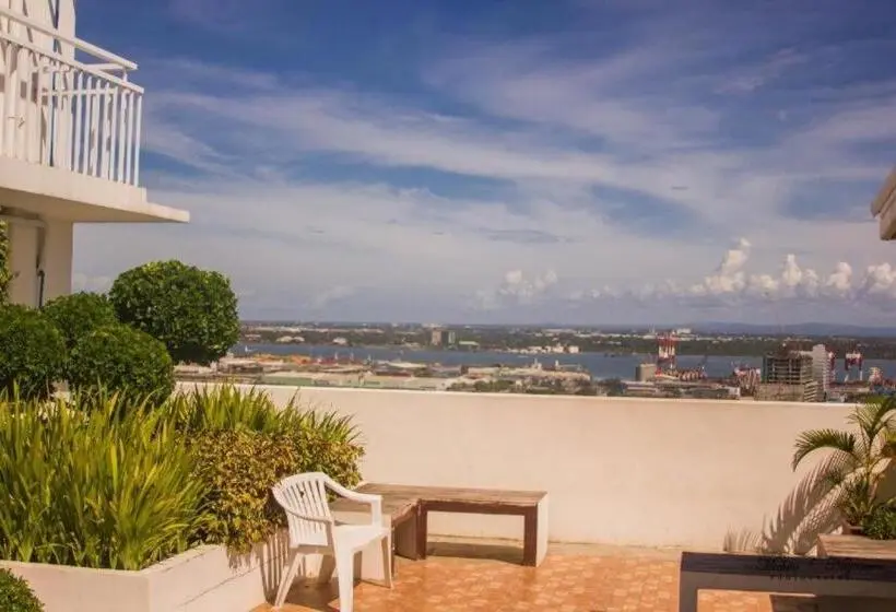 Huoneisto 1 Makuuhuone, Mabolo Garden Flat A9 Rooftop Pool Shortwalk To Ayala Mall