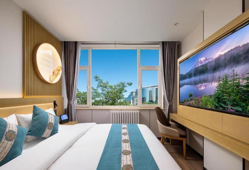 Номер Deluxe, East Sacred Hotel Very Close To The Drum Tower And Nanluoguxiang Houhai Bar Very Close To The Bird