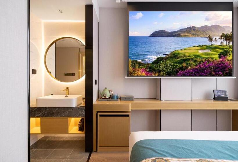 Семейный Номер Deluxe, East Sacred Hotel Very Close To The Drum Tower And Nanluoguxiang Houhai Bar Very Close To The Bird