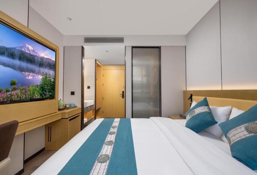 Номер Deluxe, East Sacred Hotel Very Close To The Drum Tower And Nanluoguxiang Houhai Bar Very Close To The Bird