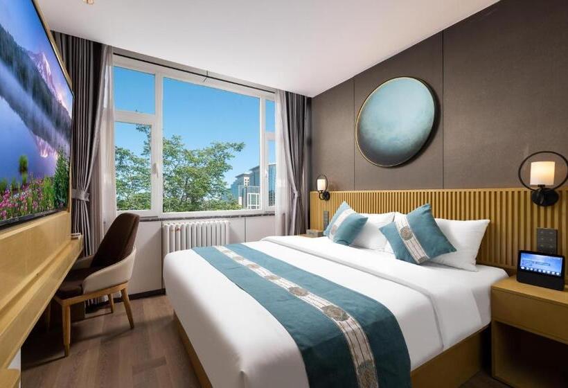 Номер Deluxe, East Sacred Hotel Very Close To The Drum Tower And Nanluoguxiang Houhai Bar Very Close To The Bird