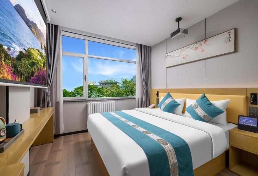 Номер Deluxe, East Sacred Hotel Very Close To The Drum Tower And Nanluoguxiang Houhai Bar Very Close To The Bird