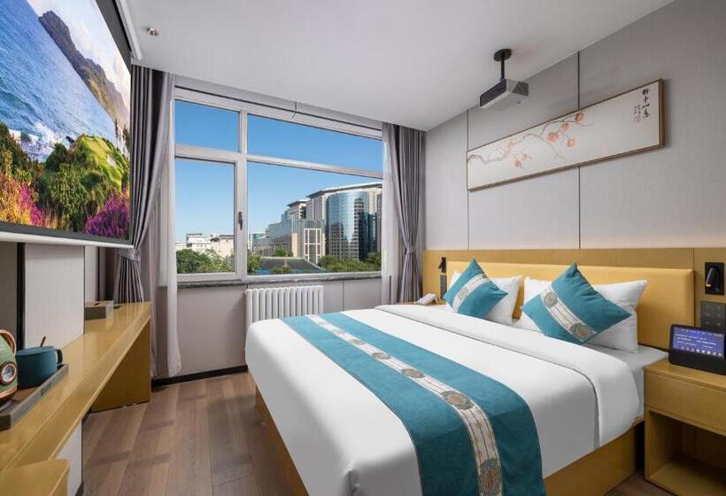 Номер Deluxe, East Sacred Hotel Very Close To The Drum Tower And Nanluoguxiang Houhai Bar Very Close To The Bird