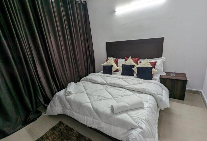 استودیو استاندارد با بالکن, The Crown S Studio