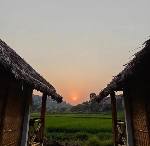 マウンテンビュースタンダードルーム, The Sundown Hampi
