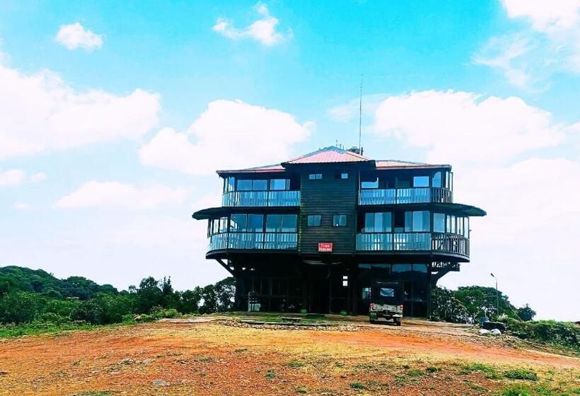 חדר סטנדרט עם מרפסת, Coorg Tree House