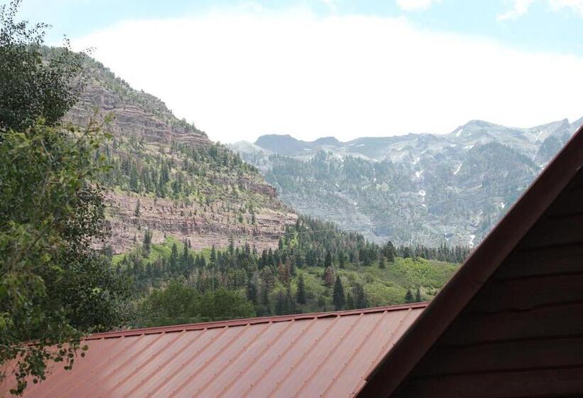 バルコニー付スイート, Black Bear Manor