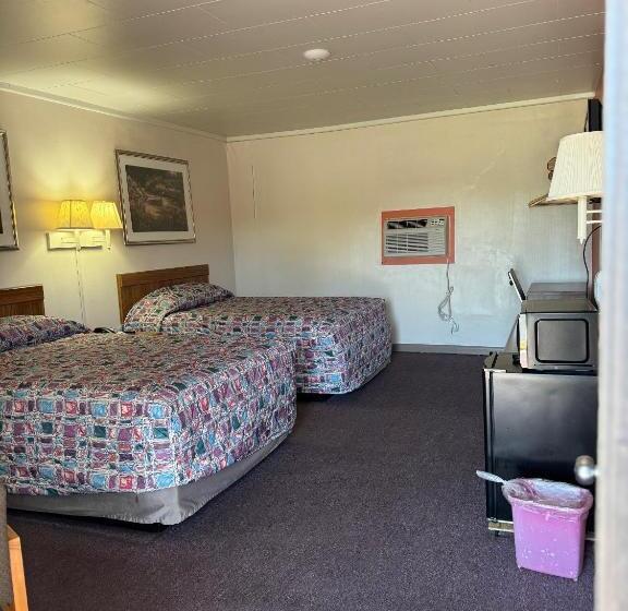 غرفه قياسيه سريرين مزدوجين, Budget Inn   Scottsboro
