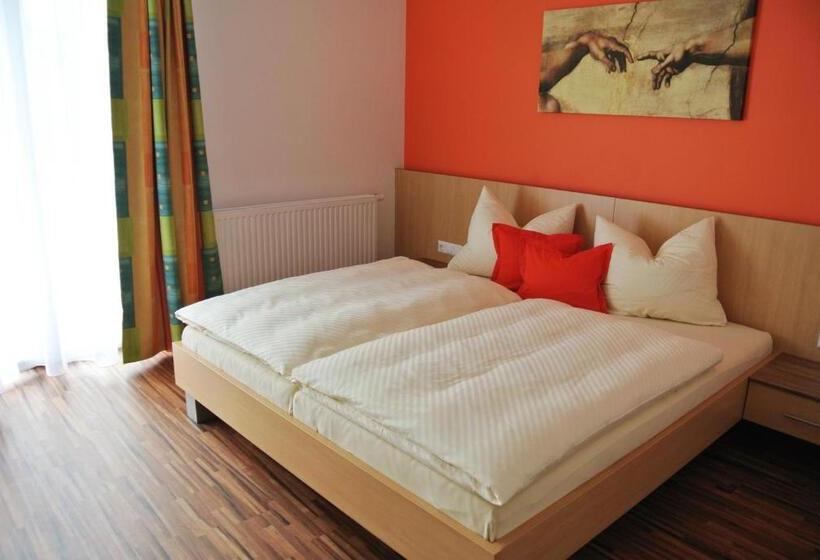 جناح جونيور, Frühstückspension Paradiesgartl