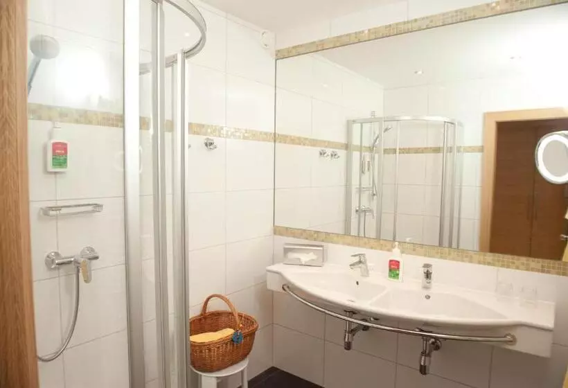 コンフォートルーム, Evident Hotel Prägant