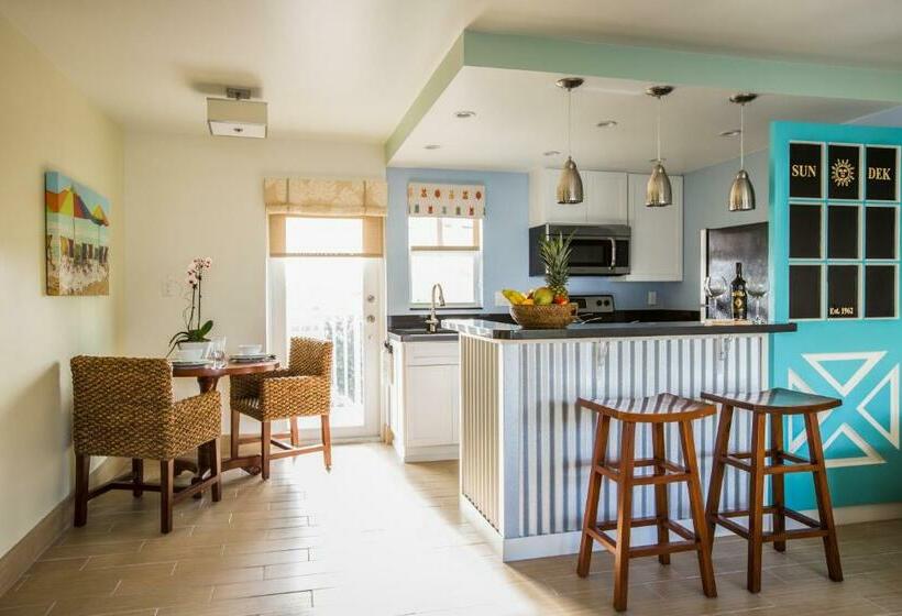 شقة غرفتين, Sun Dek Beach House