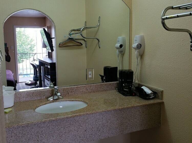 Номер Стандарт, Taylor Village Inn And Suites