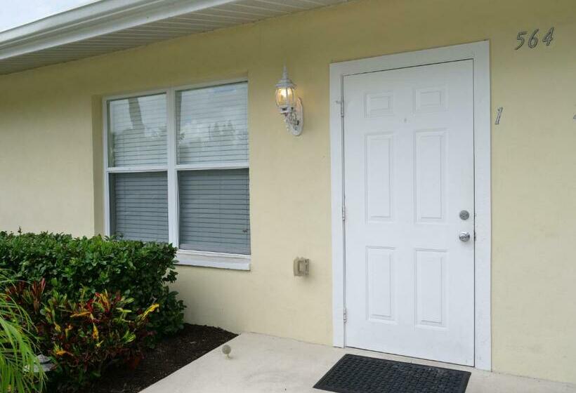 דירת שני חדרים, The Sea Spray Resort