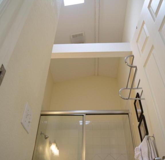 דירת חדר, The Sea Spray Resort