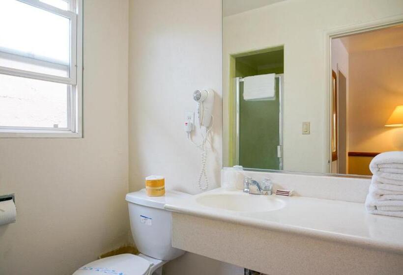 חדר סטנדרט שתי מיטות זוגיות, Town And Country Inn