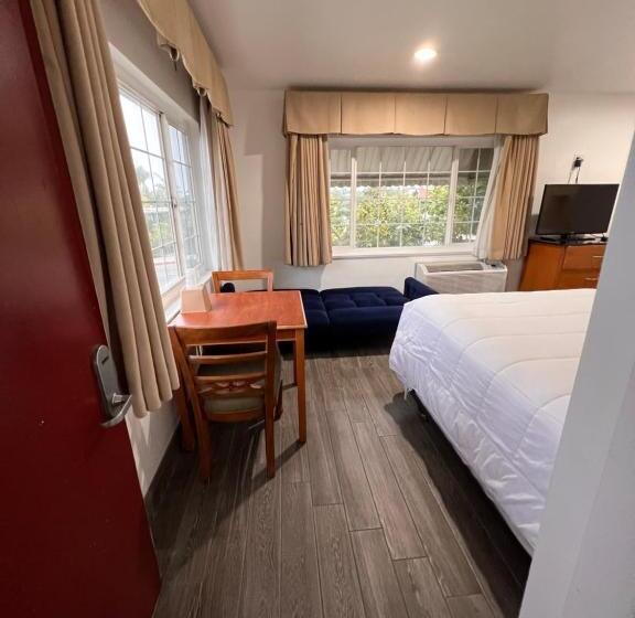 סוויטה משפחתית, Town And Country Inn