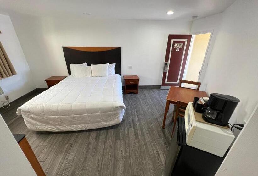 Студия Deluxe, Town And Country Inn